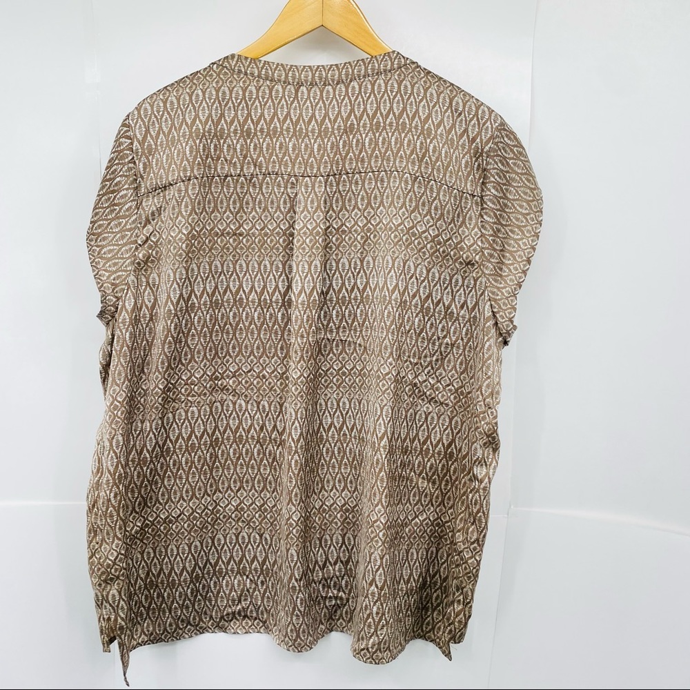 Chicos Tan White Patterned Silky Blouse Top XL - Picture 2 of 6